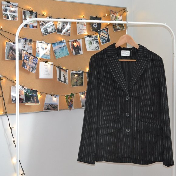 Vanity Fair black stripped Blazer - Picture 2 of 7